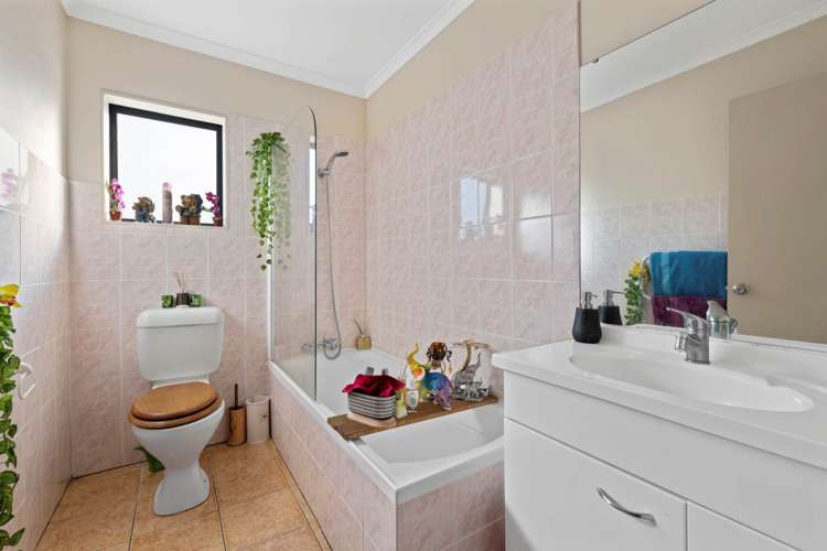 94 Robert Skelton Place Clendon Park_16