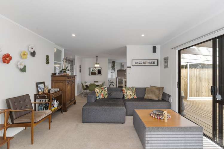 2/8 Enderby Drive Te Atatu Peninsula_10