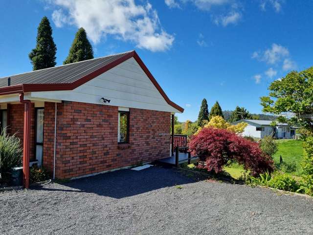 Close to Waihi town, school, 10 min drive to beach