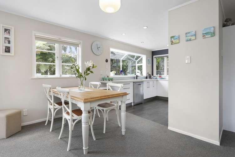 1 Grovelands Way Titirangi_8