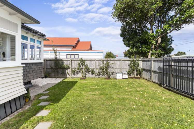 2 Waterview Road Favona_14