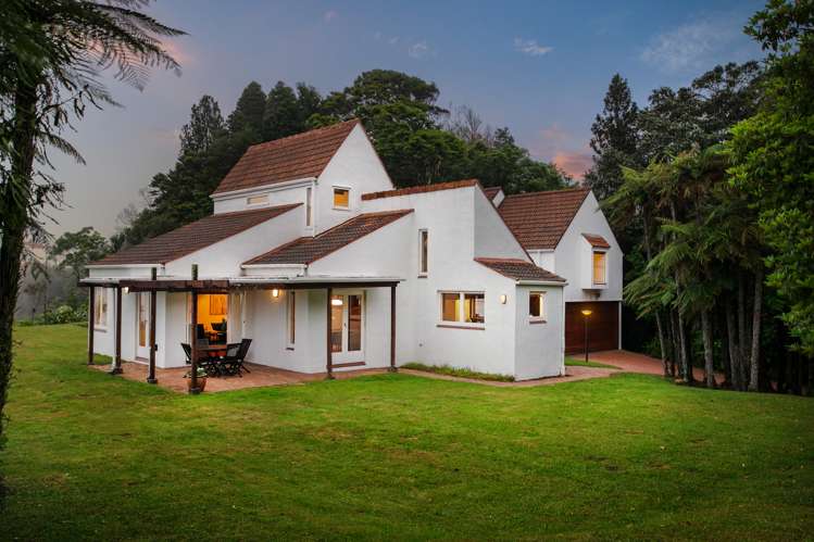 531 Scenic Drive Waiatarua_23