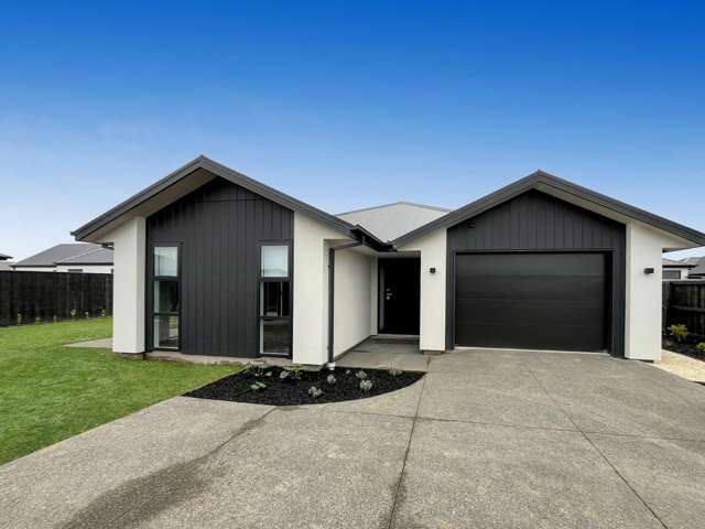 HALSWELL - THREE BEDROOMS, TWO BATHROOMS, SINGLE GARAGE