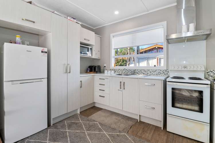 140 Clayton Road Mangakakahi_5