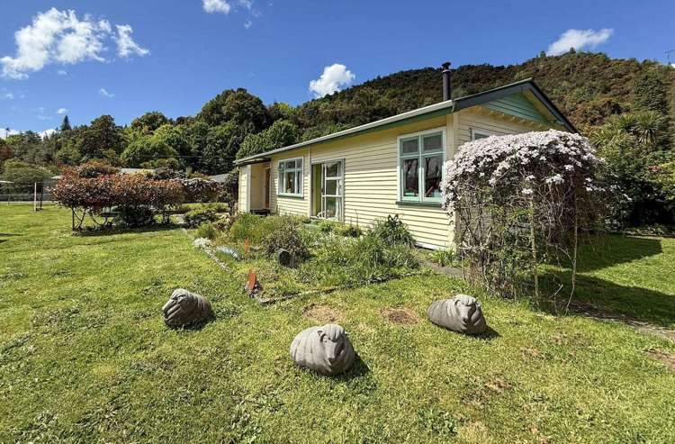 10 Broadway Reefton_11