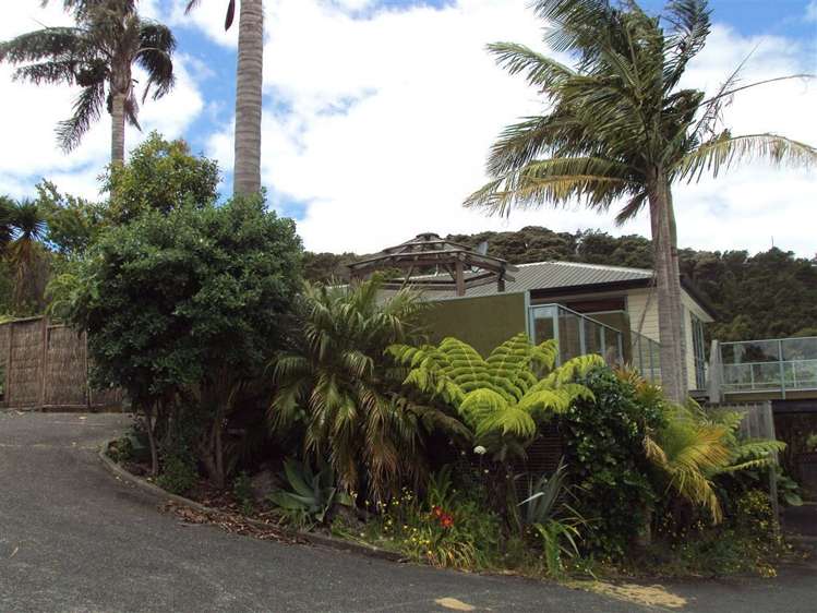 28 Russell Heights Russell_18