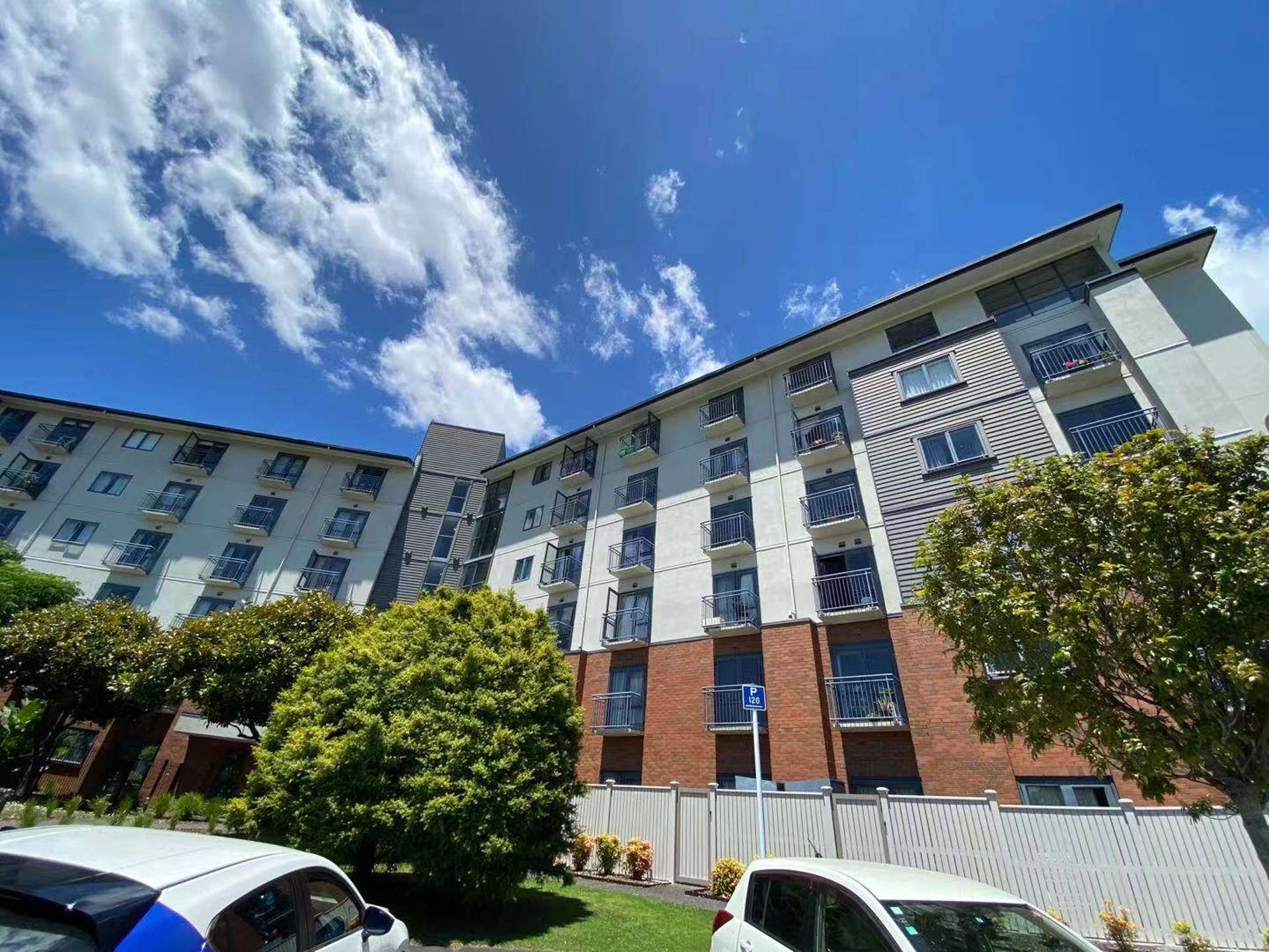 5f/10 Crown Lynn Place New Lynn_0