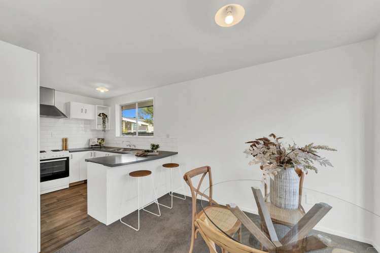 2/166 Rocking Horse Road Southshore_3