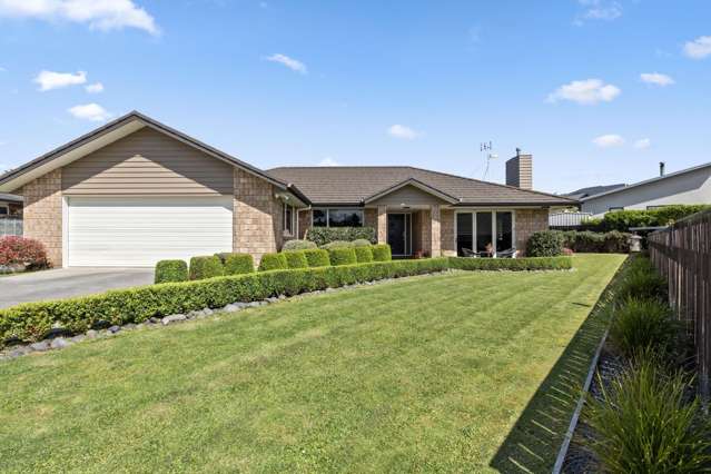 Stylish and Functional – 4 Bedrooms, Two Lounges, & Private Backyard