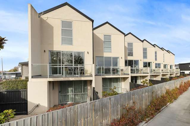 Superb Investment Opportunity In The Zones!