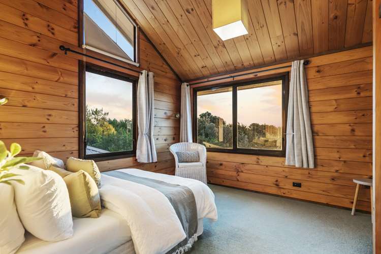 49 Charles Dickens Drive Mellons Bay_12