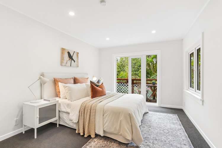 562 Scenic Drive Waiatarua_13