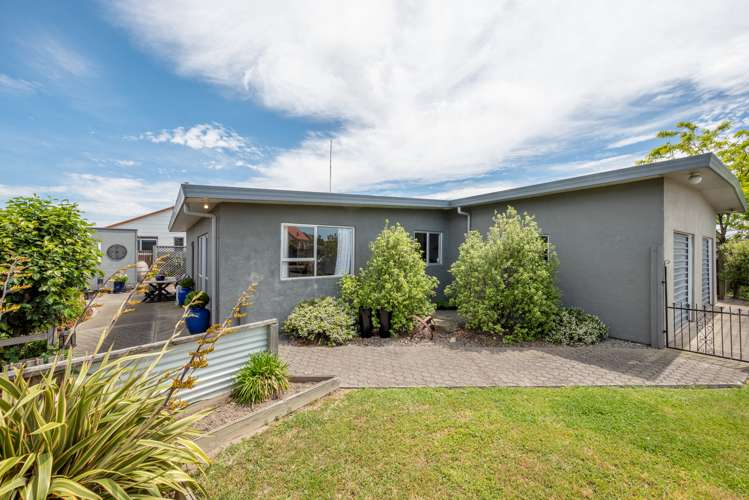 2/8 Faulkland Drive Witherlea_6