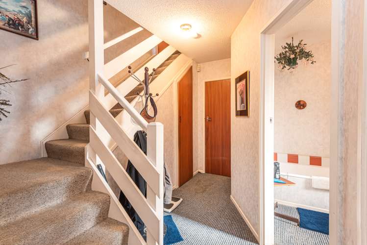 17 Momorangi Crescent Redwood_8