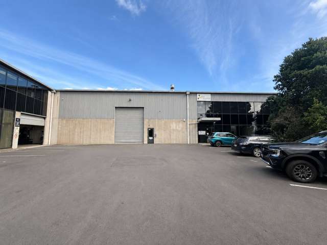 Modern industrial in Harbourside Business Park