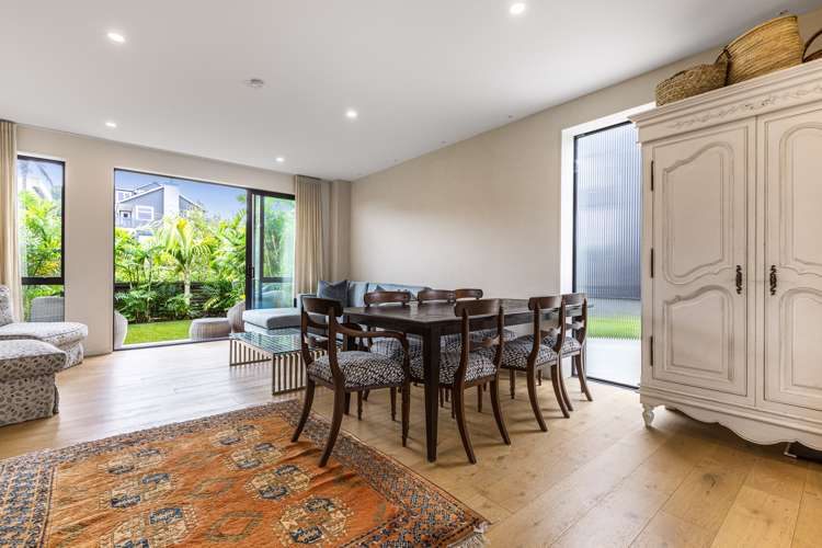 2/37 Glen Atkinson Street St Heliers_8