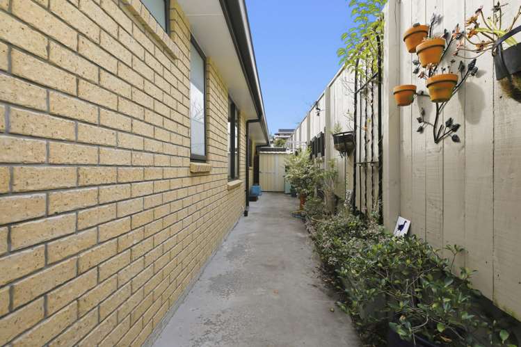 8 Black Rock Way Paeroa_16