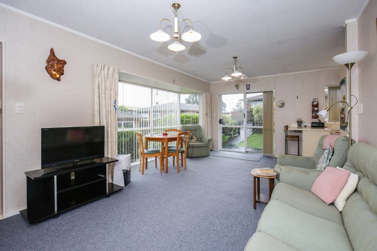 2/74 West Coast Road Glen Eden_5