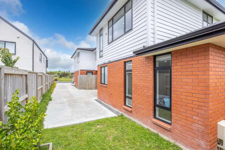 2/57 Waireka Road Rototuna_6