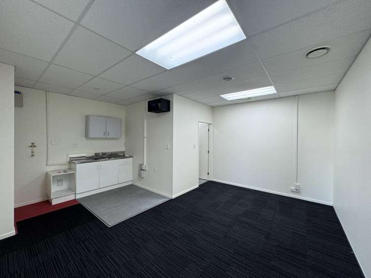 Unit E, 16 Sheffield Crescent Burnside_9