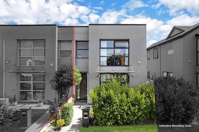 Stylish, Low-Maintenance Living in the Heart o...