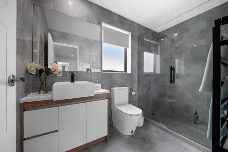 18 Horsefield Drive Flat Bush_16