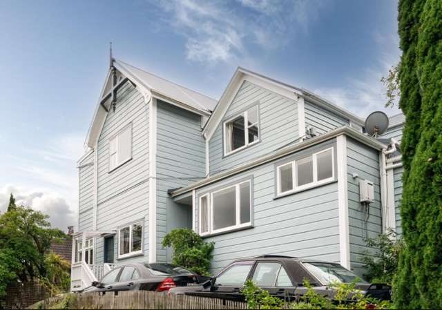 Large 3-Bedroom Apartment with Garden & Courtyard