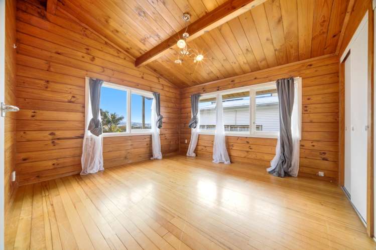 6 Robert Burke Place Henderson_12