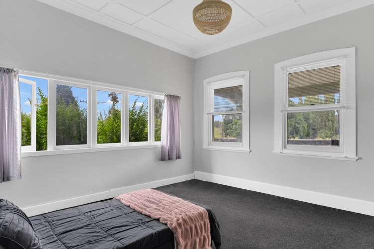 2 School Road Tiniroto_13