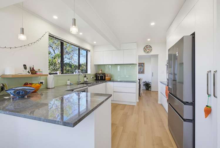 22 Sunrise Boulevard Tawa_4