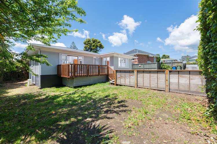 2/9 Nile Road Kelston_18