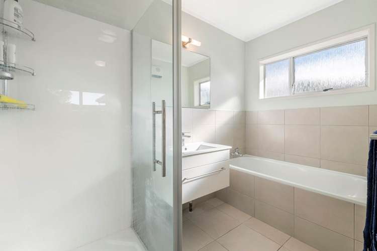 1/957a Beach Road Torbay_12