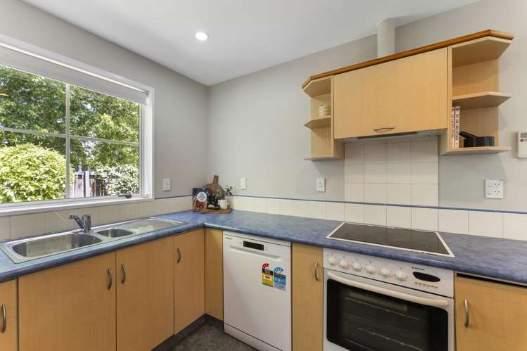 2 Delaware Crescent Russley_9