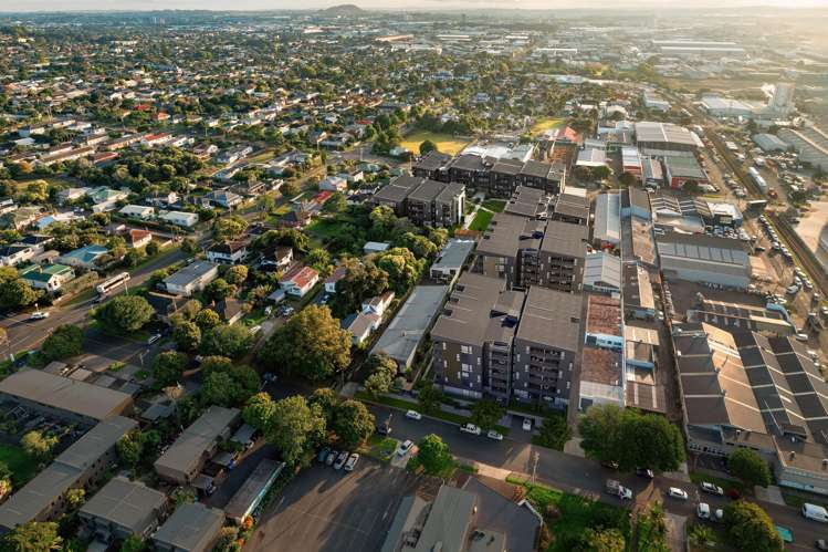 R 205/11 Spring Street Onehunga_10