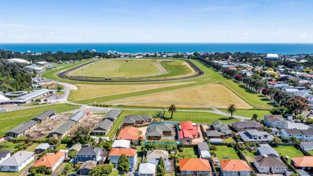 3 Saddle Row Welbourn_1