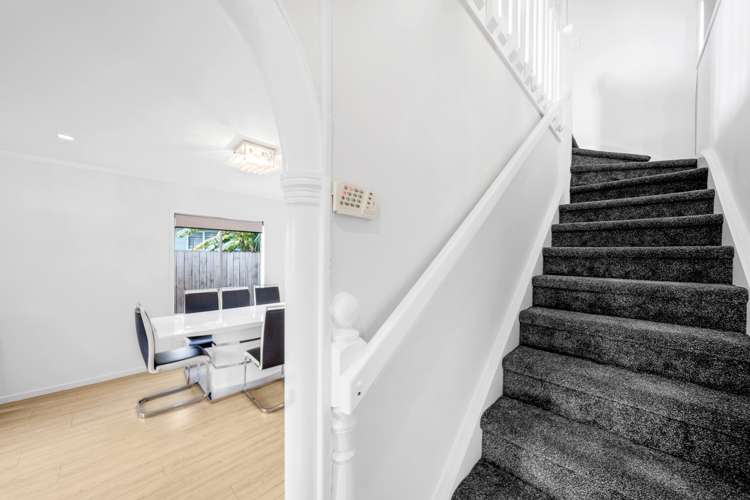 1/33 Challen Close Conifer Grove_17