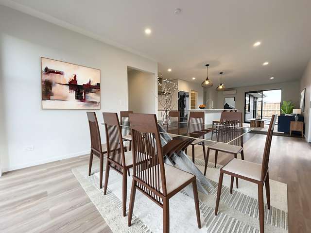 8 Accadia Drive 11103_4