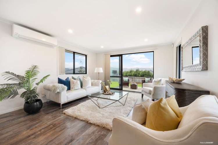 10 Loader Place_2
