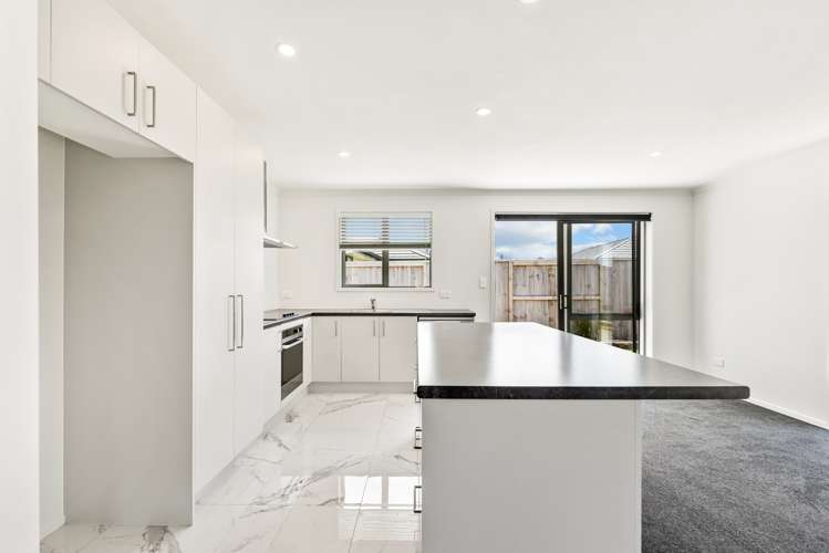 12 Saint Michael Crescent One Tree Point_38