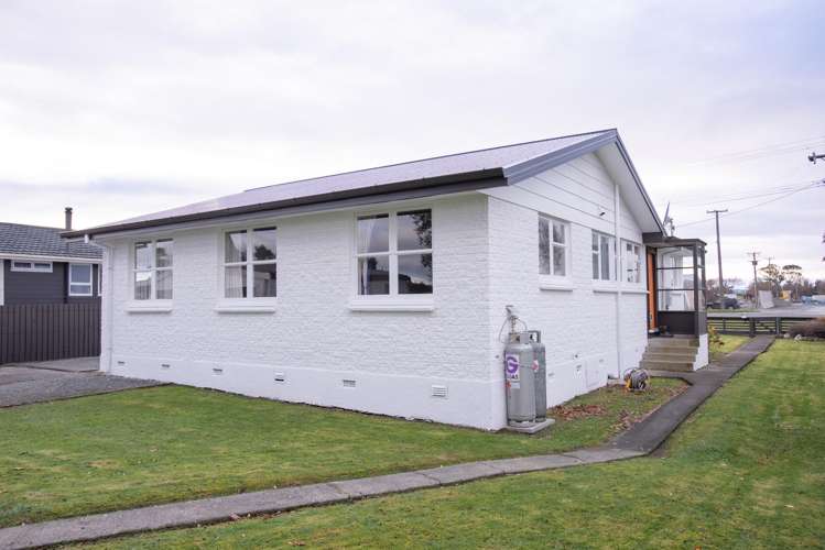 16 Great North Road Winton_18