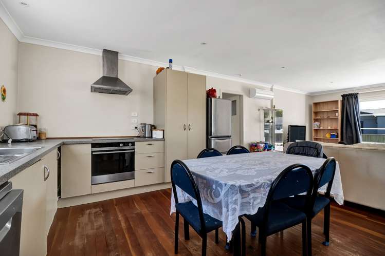 1277 Egmont Road Egmont Village_5