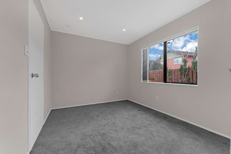 2/81 Harmel Road Glendene_12