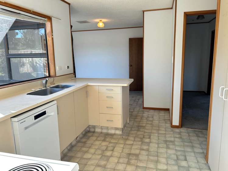 39 Kennedy Avenue Forrest Hill_10