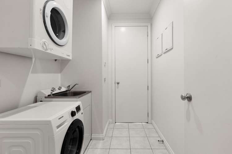 13 Heynes Place Clive_17