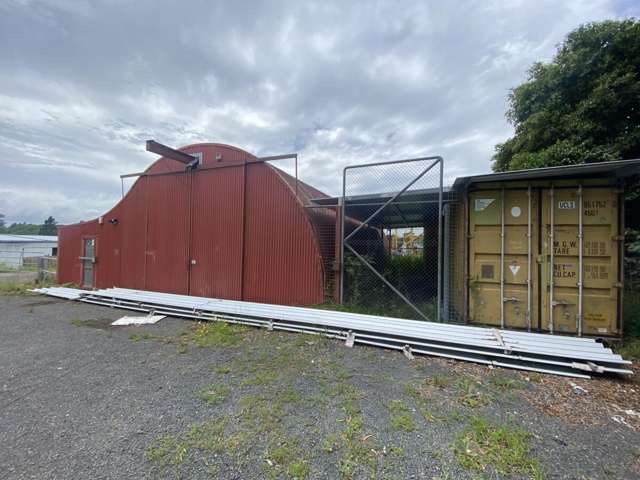 Large yard with warehouse in Riverlea