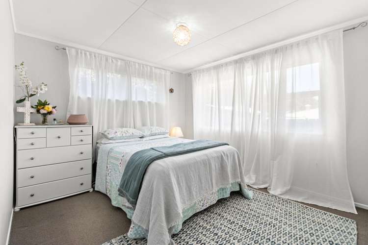 6 Carlton Terrace Westown_12