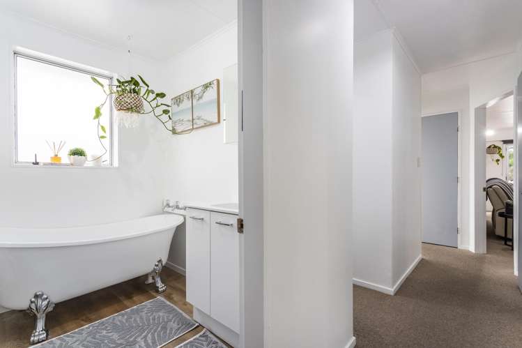 25 Clapham Grove Stokes Valley_13