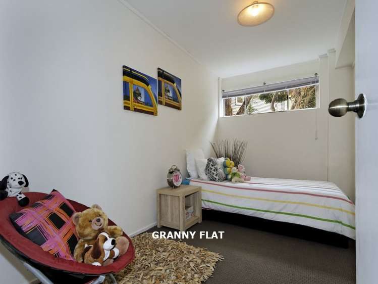 12 Surat Place Glen Eden_27