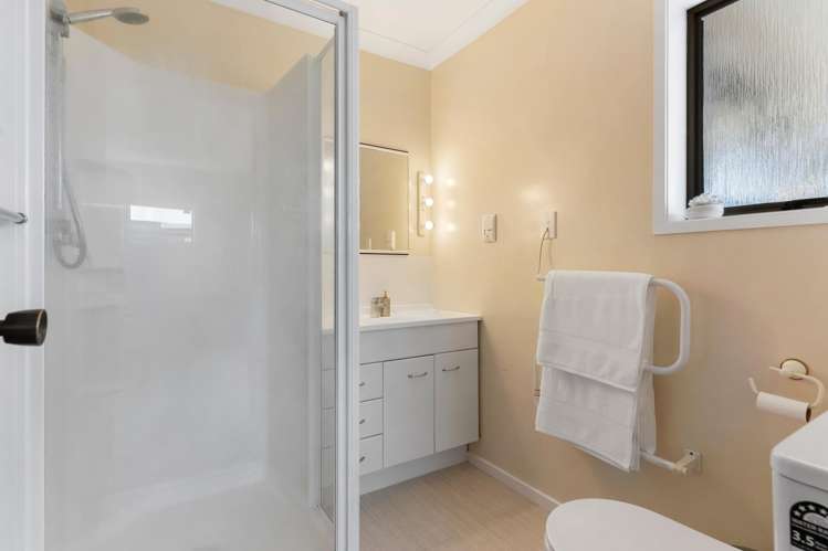 19 Davita Place Farm Cove_15