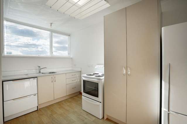 704 Pioneer Highway Takaro_1